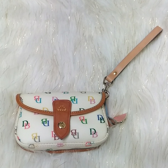 Dooney & Bourke Handbags - 🌸FINAL PRICE 🌸Dooney & Bourke Wristlet